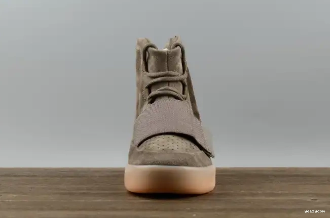 adidas Yeezy Boost Light Brown 750 BY2456 0526